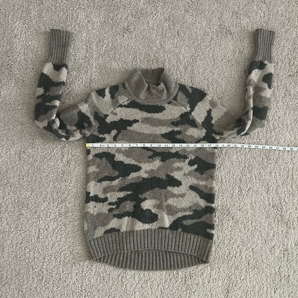 Christian Siriano Turtleneck Knit Camo Knit Sweater women’s size small - Picture 3 of 6